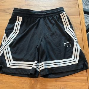 COPY - Nike fly JUNIORS basketball shorts-size Medium. Great condition